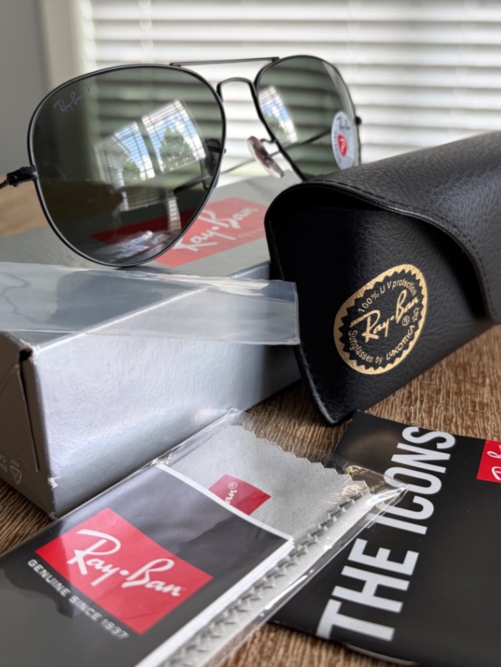 NWT Ray Ban Polarized Aviator - Matte Black/Green